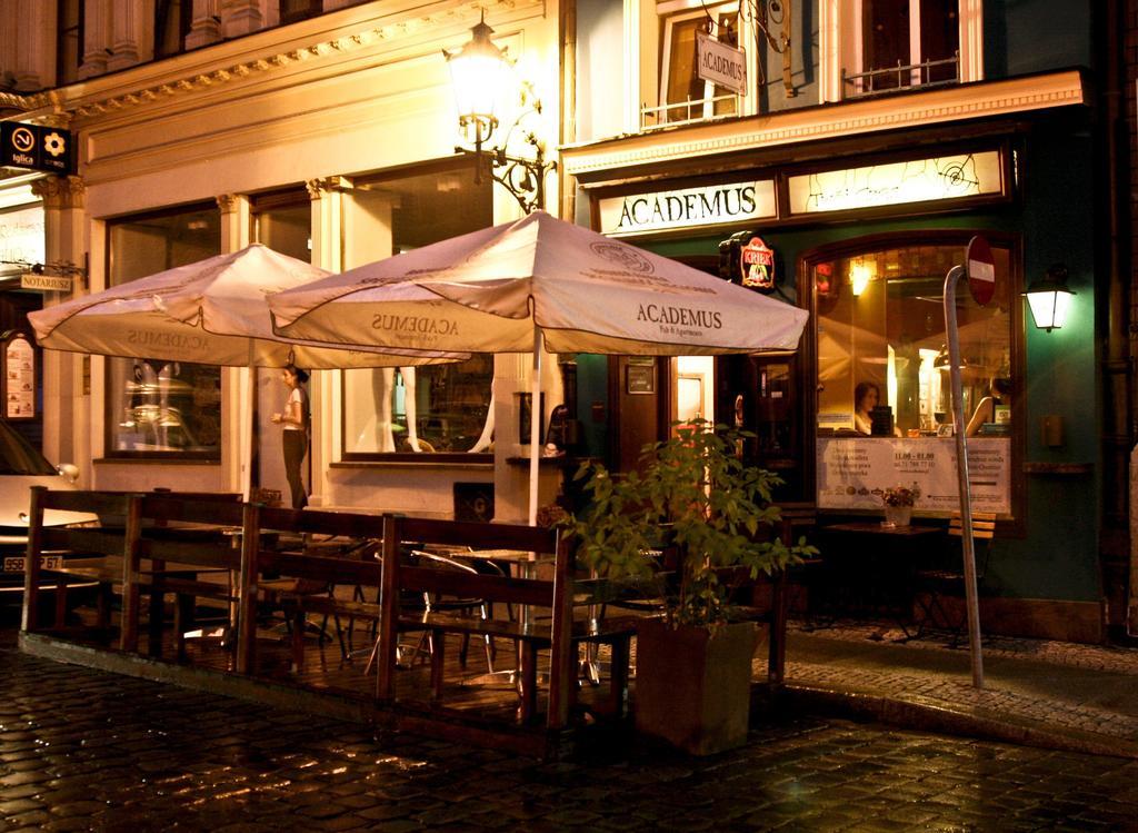 Academus Pub & Guest House Wrocław Eksteriør billede