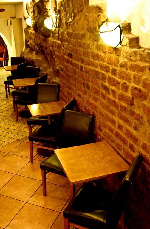 Academus Pub & Guest House Wrocław Eksteriør billede