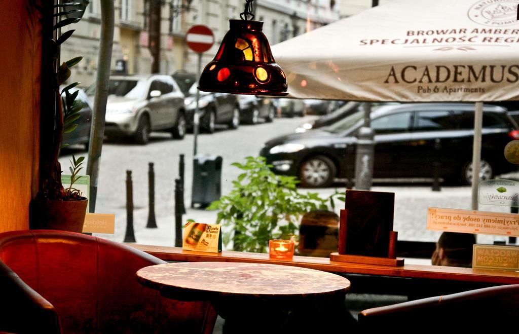 Academus Pub & Guest House Wrocław Eksteriør billede