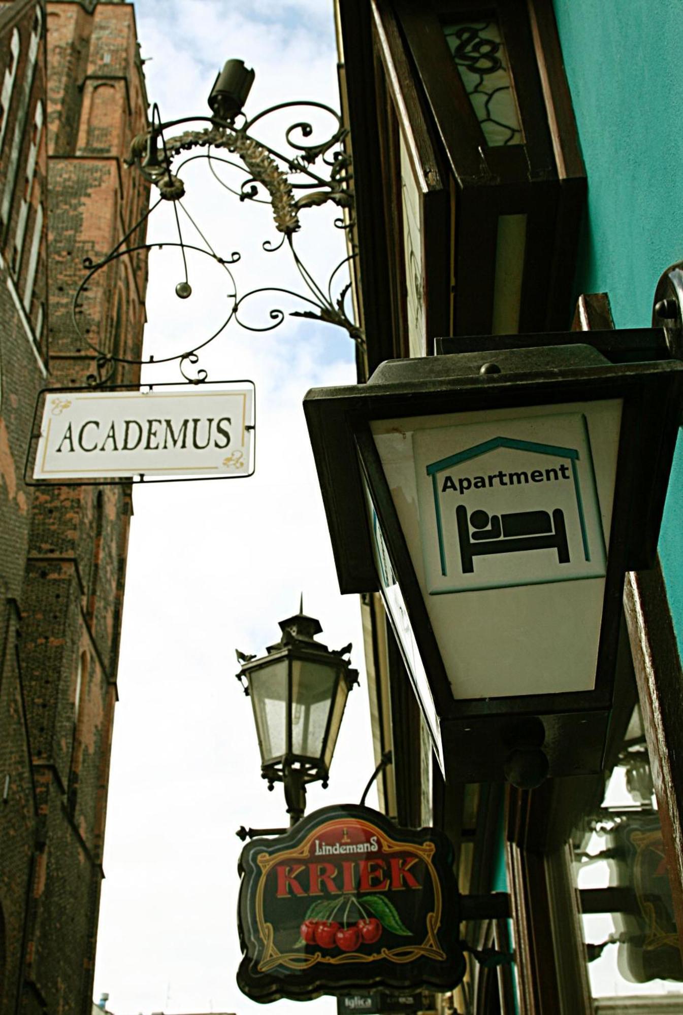 Academus Pub & Guest House Wrocław Eksteriør billede