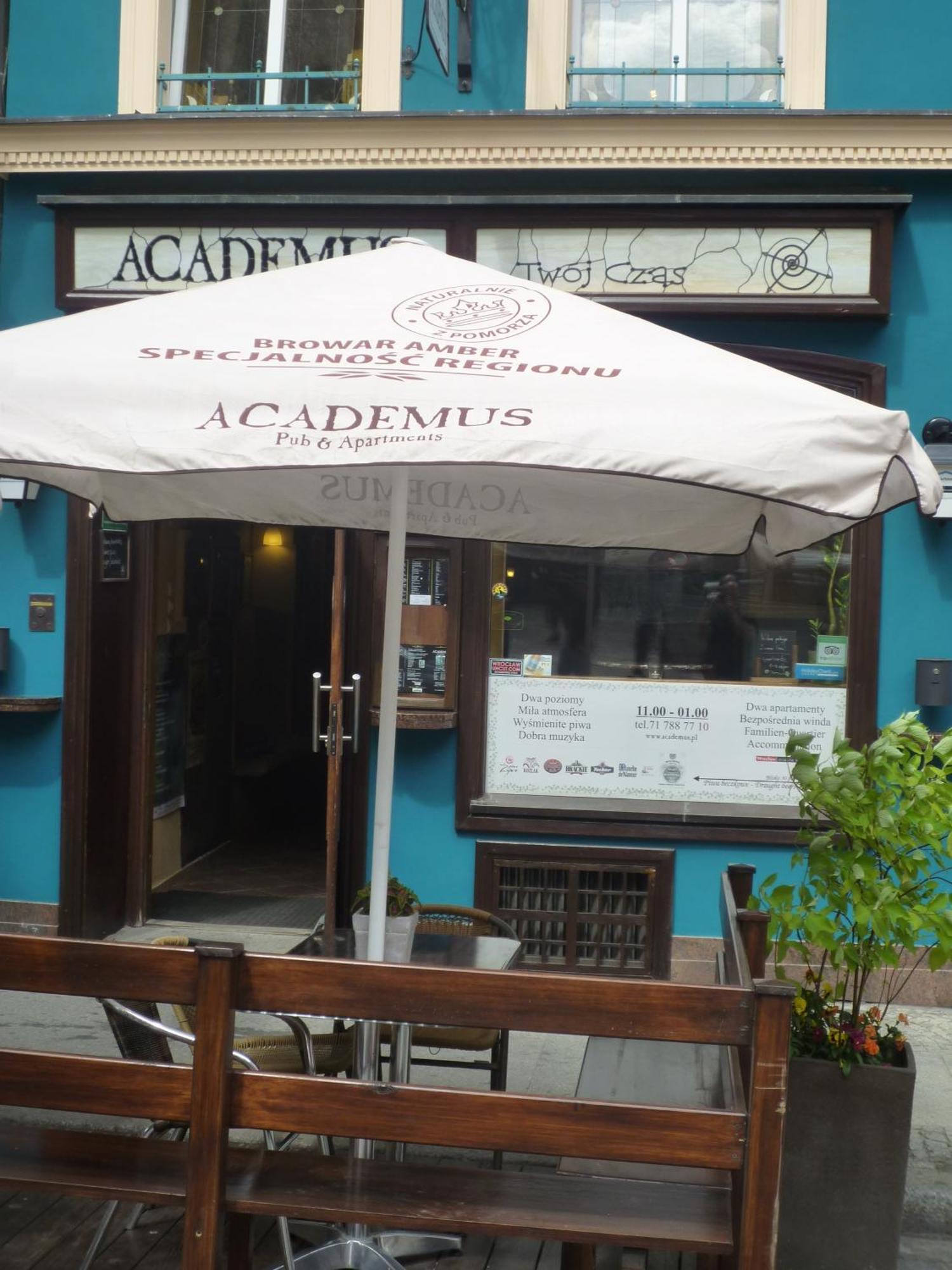 Academus Pub & Guest House Wrocław Eksteriør billede