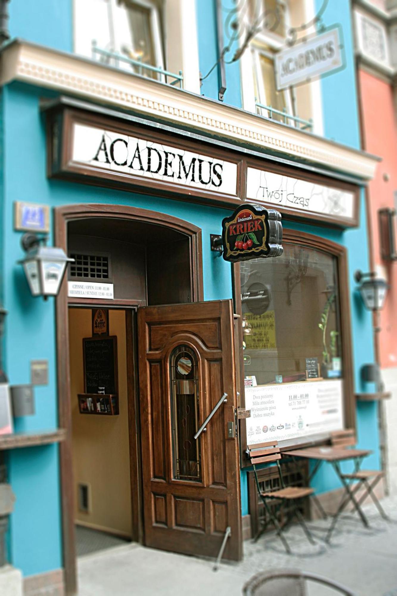 Academus Pub & Guest House Wrocław Eksteriør billede