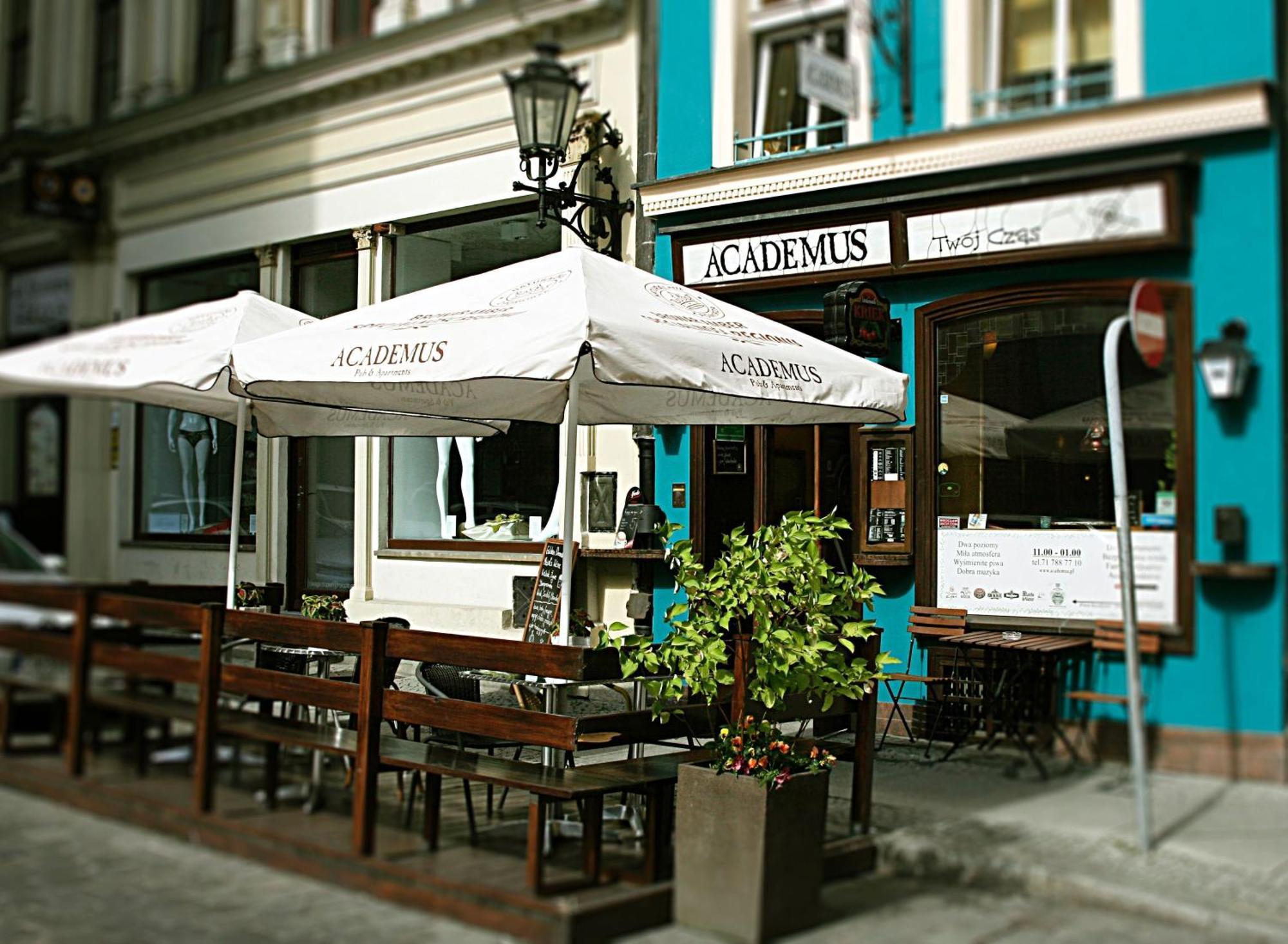 Academus Pub & Guest House Wrocław Eksteriør billede