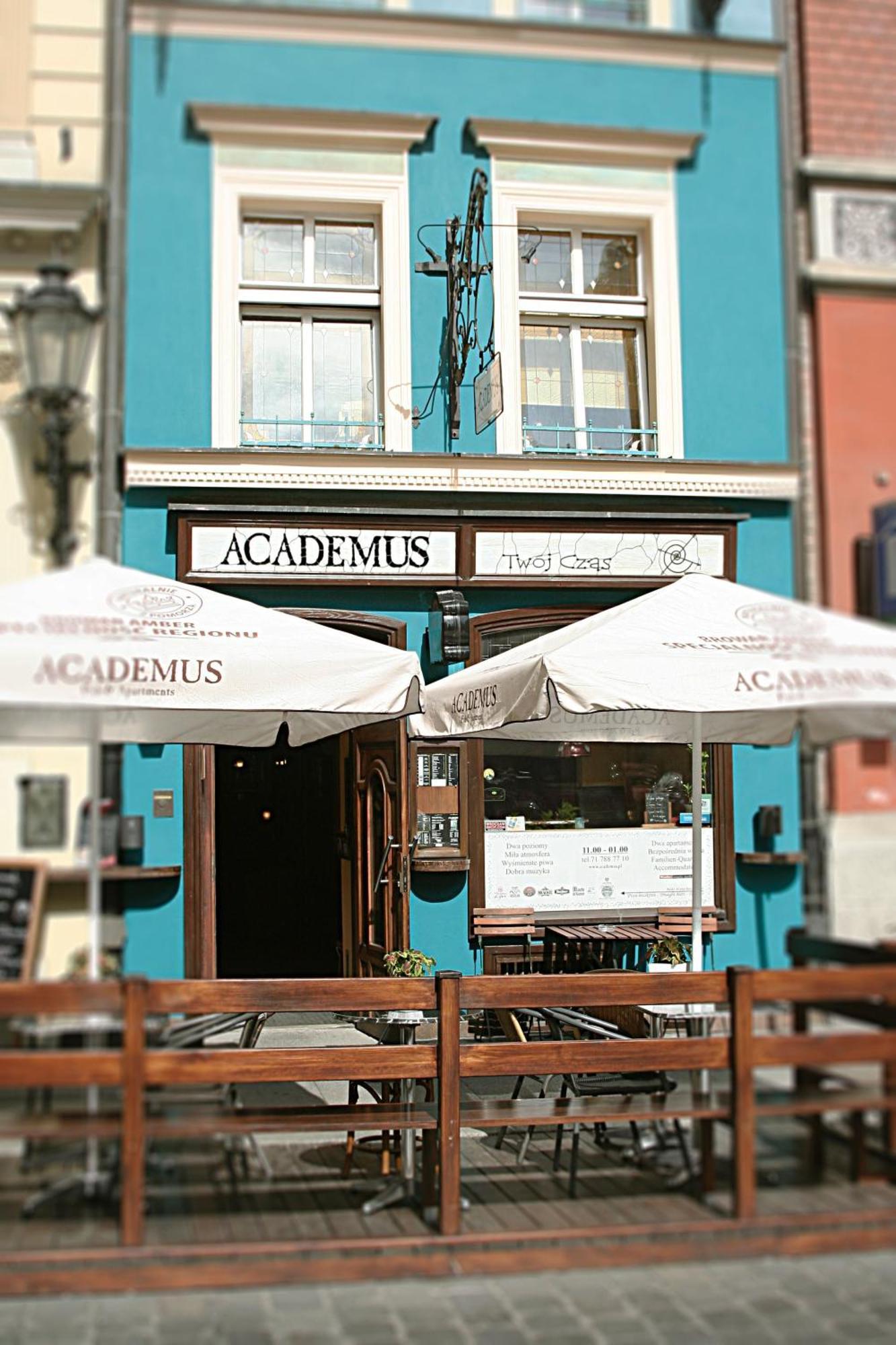 Academus Pub & Guest House Wrocław Eksteriør billede
