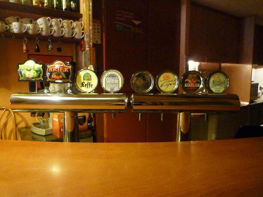 Academus Pub & Guest House Wrocław Eksteriør billede