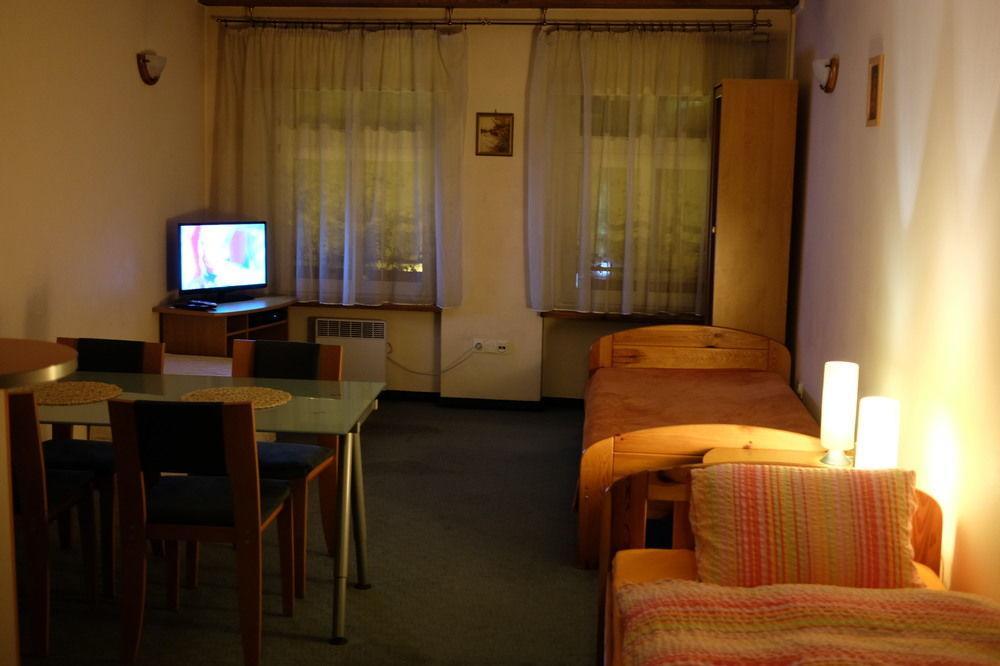 Academus Pub & Guest House Wrocław Eksteriør billede