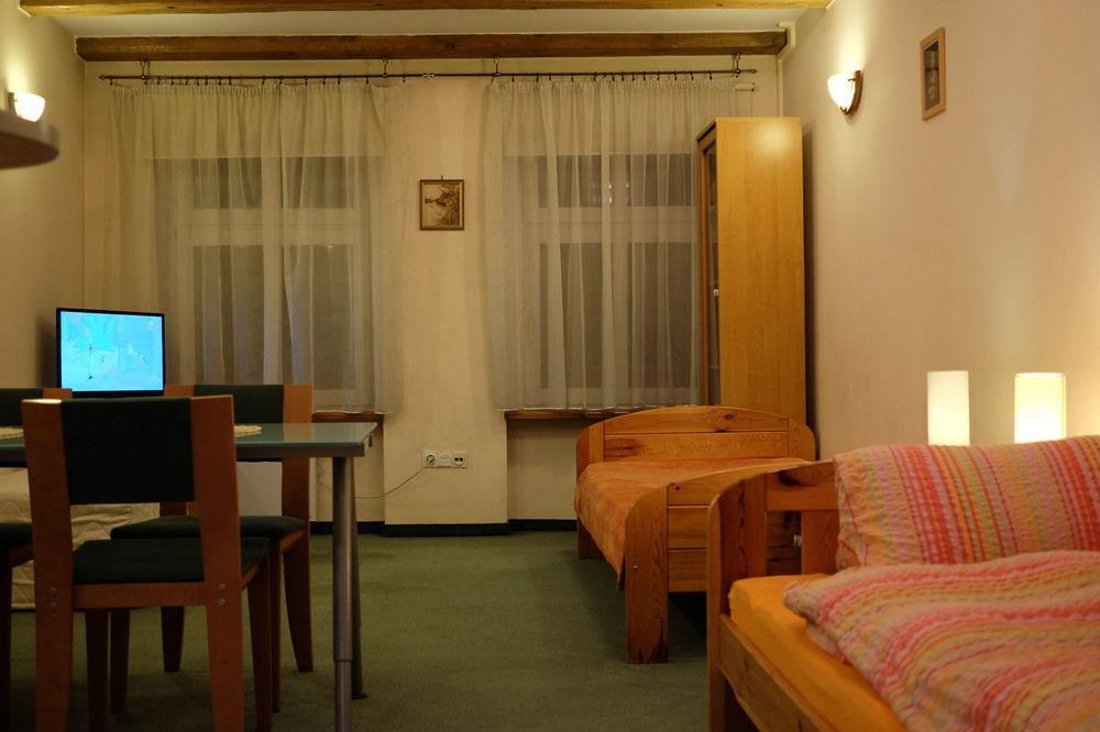 Academus Pub & Guest House Wrocław Eksteriør billede