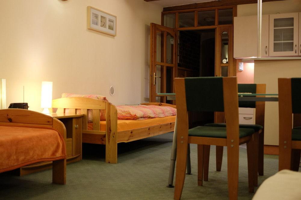 Academus Pub & Guest House Wrocław Eksteriør billede