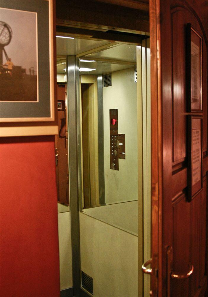 Academus Pub & Guest House Wrocław Eksteriør billede