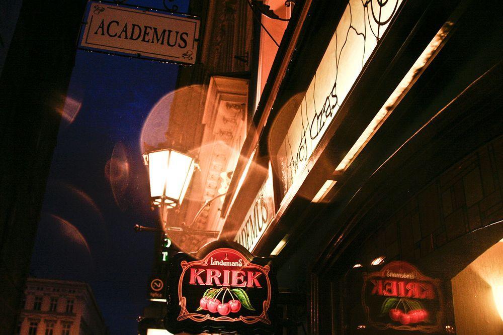 Academus Pub & Guest House Wrocław Eksteriør billede